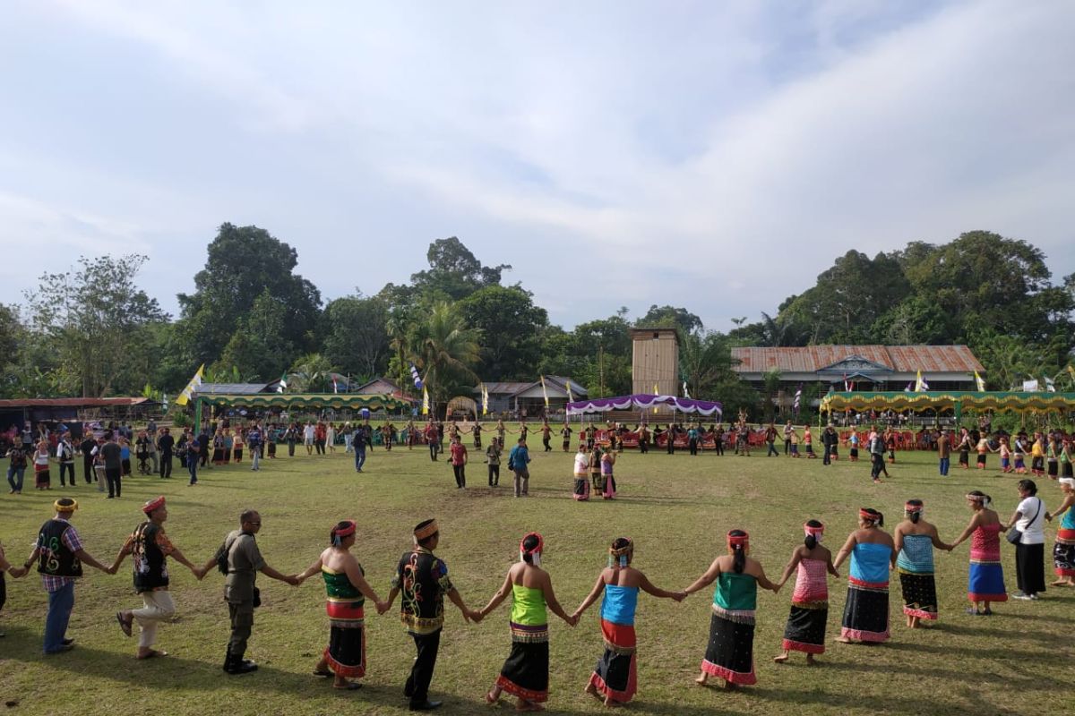 Festival budaya suku Dayak Kayaan Mendalam Kapuas Hulu berakhir meriah