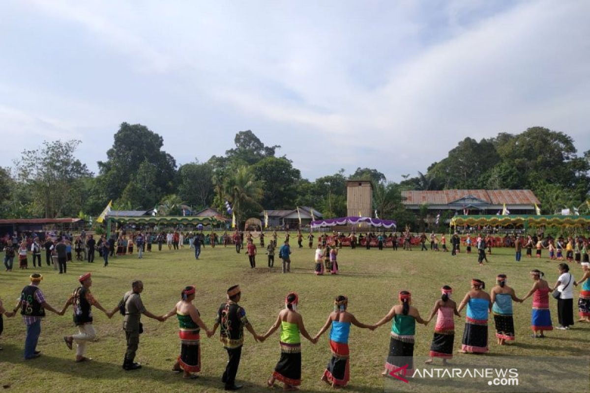 Ratusan penari Dayak meriahkan Festival Budaya Kayaan Mendalam