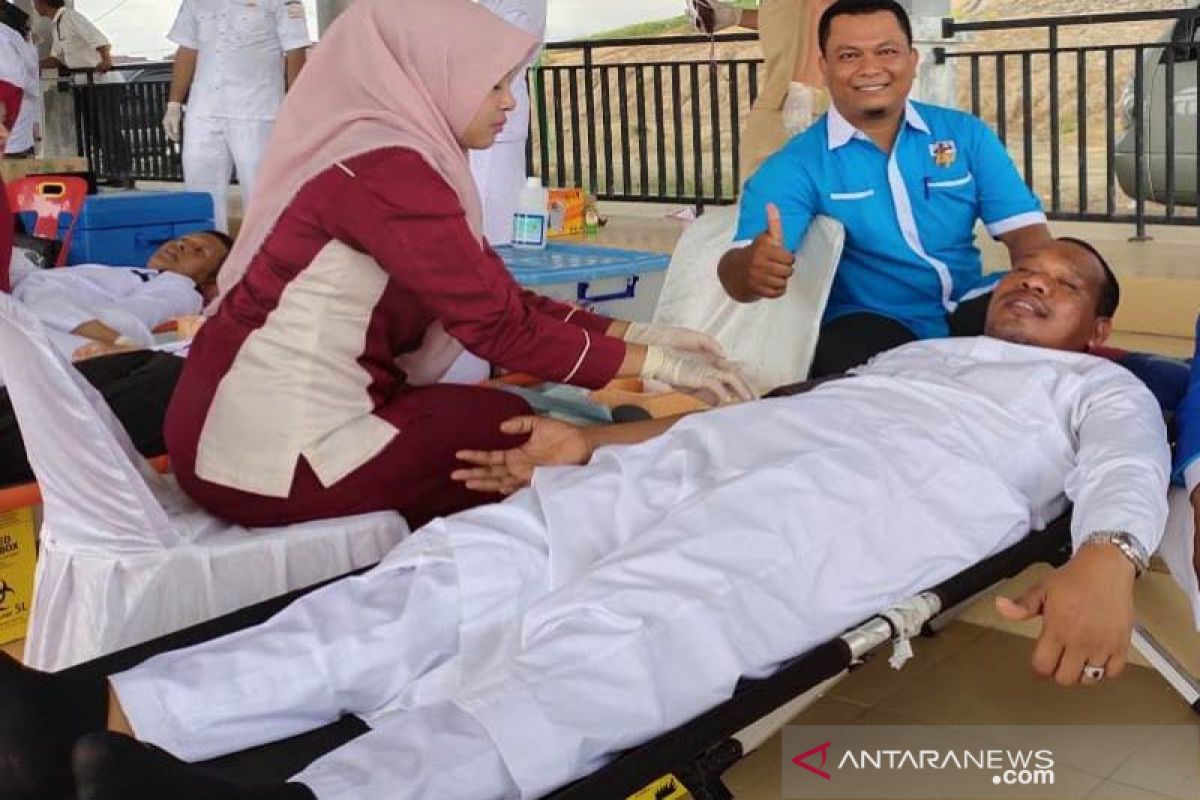 Donor darah, meriahkan peringatan Hari Santri Nasional di Aceh Timur