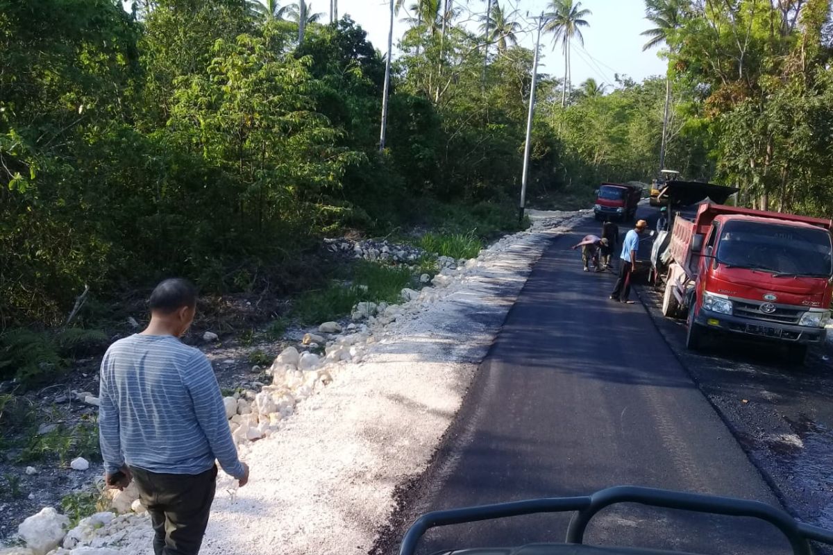 Pembangunan jalan di Kei Besar terus dilakukan