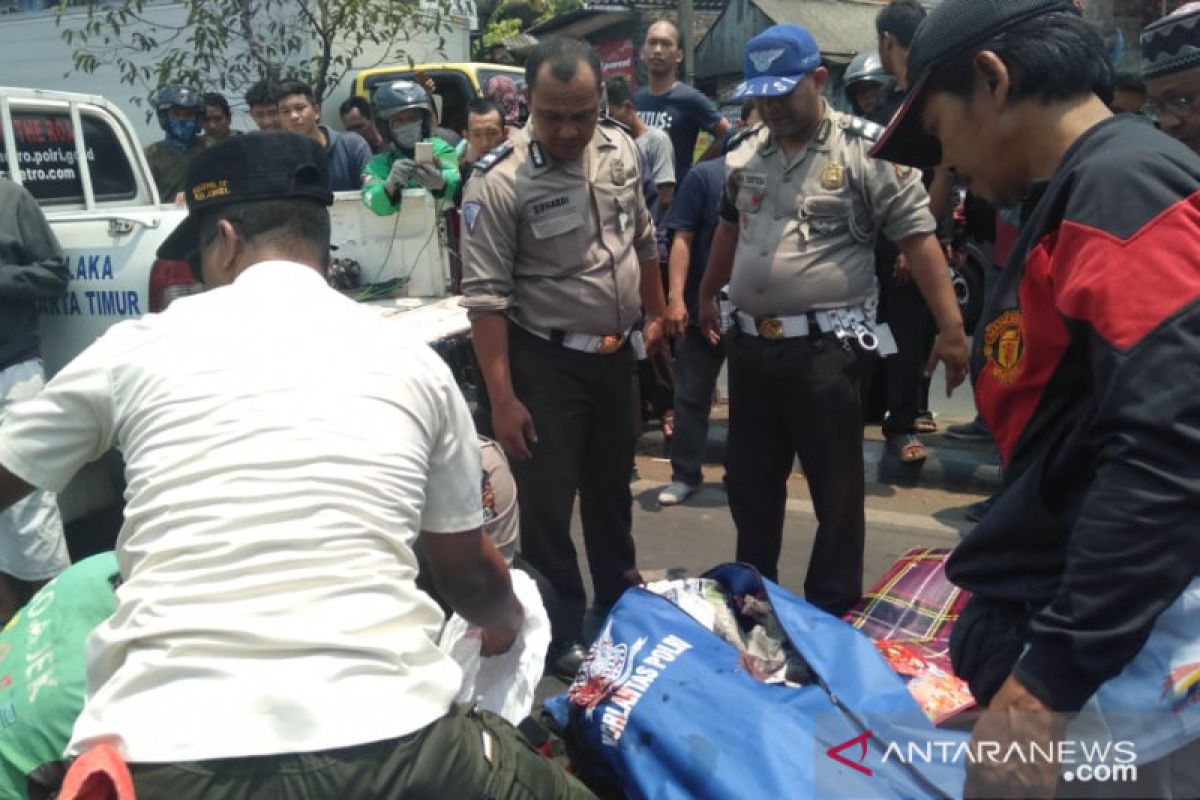 Tabrakan dengan truk tanah, pengendara motor tewas