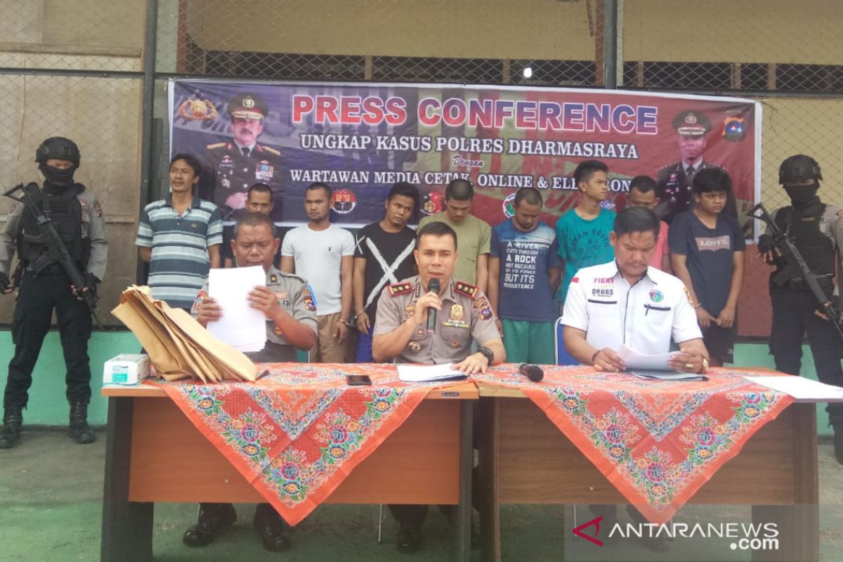 Polisi Dharmasraya ringkus sembilan tersangka narkotika, dua orang merupakan bandar