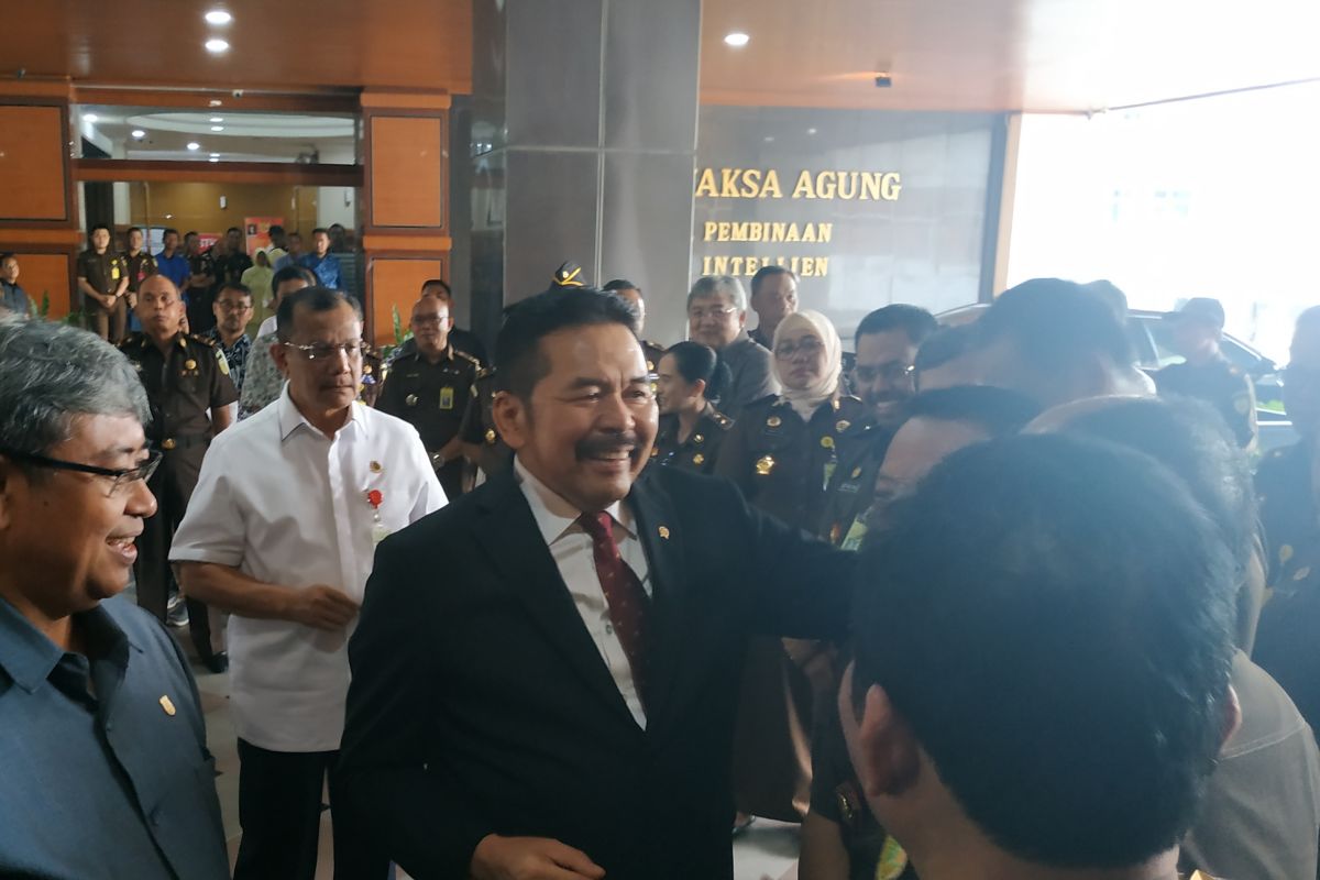 ST Burhanuddin mengaku profesional meski saudara TB Hasanuddin