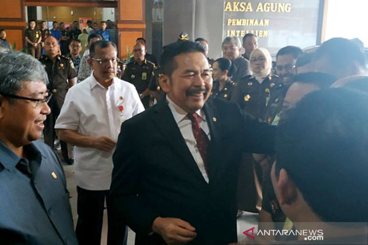 ST Burhanuddin mengaku profesional walau saudara TB Hasanuddin