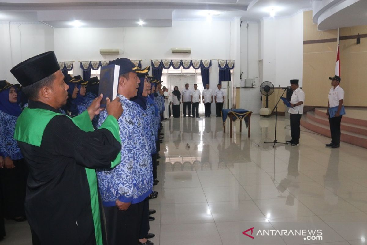 Bupati ambil sumpah 243 PNS di lingkungan Pemkab Tapteng