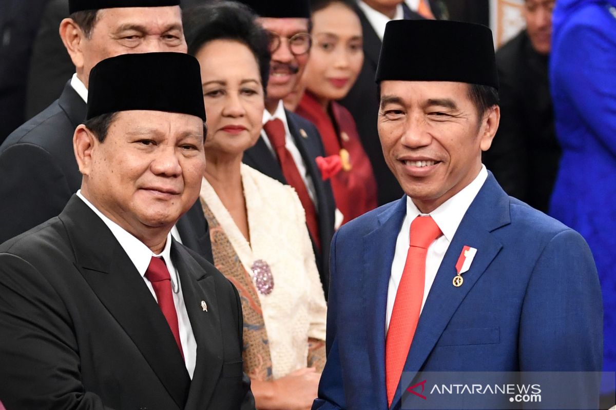 Jokowi springs surprise with Prabowo's inclusion in new cabinet