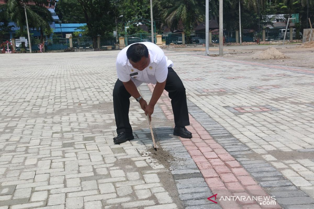 Tinjau sejumlah proyek di Sibolga, wali kota berang dan minta dibongkar