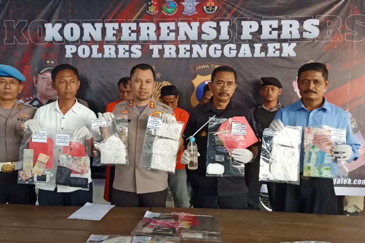 Polisi Trenggalek gagalkan peredaran 15.334 pil koplo