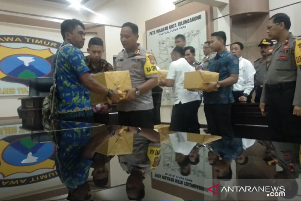 Kapolres Tulungagung berikan bantuan delapan keluarga korban Wamena