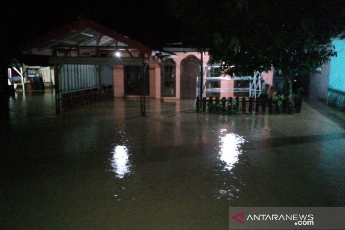 Flooding swamps some 500 homes in Mandailing Natal, North Sumatra