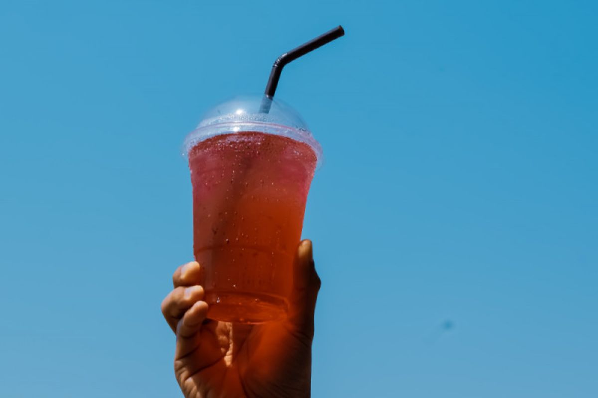 Minum air dingin saat cuaca panas tidak sebabkan "heat stroke"