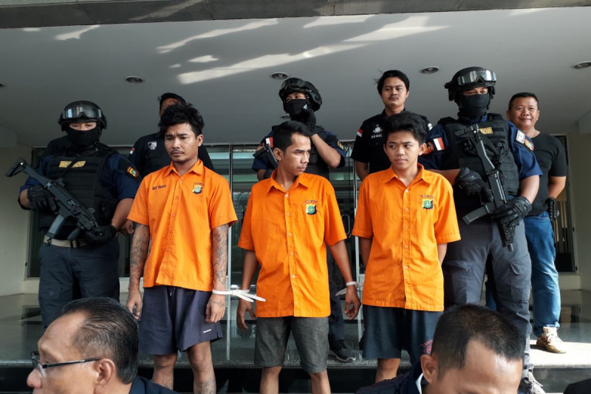 Polisi bekuk tiga pelaku pengeroyok anak artis Venna Melinda