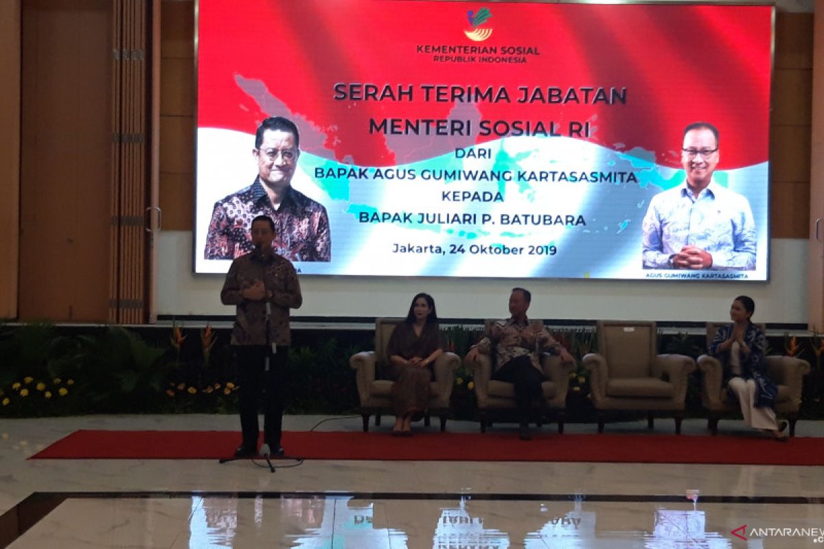 Agus Gumiwang Kartasasmita sertijab dengan Mensos Juliari Batubara