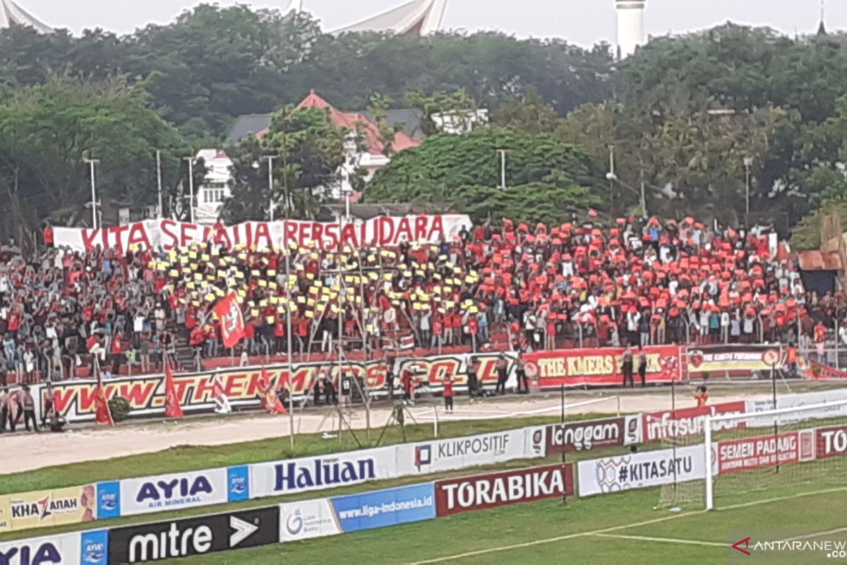 Semen Padang tumbang di kandang