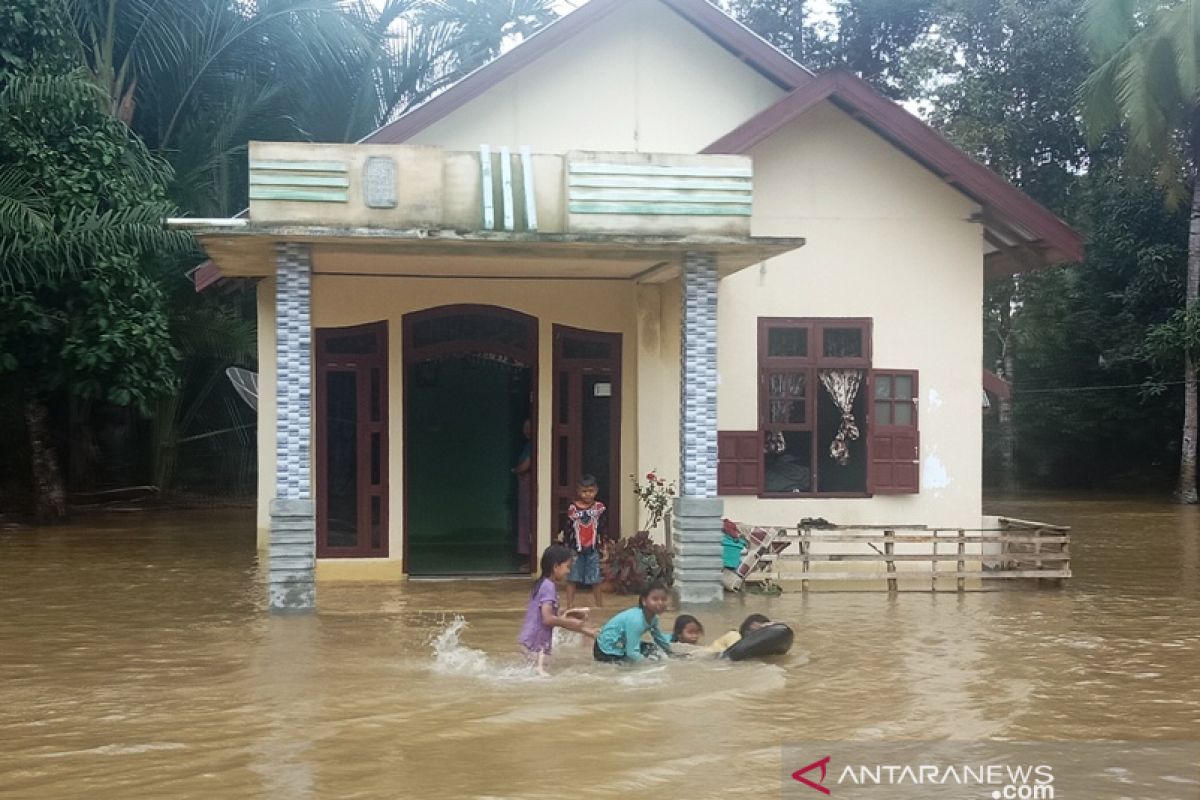 Warga terdampak banjir di Aceh Barat capai 1.067 jiwa