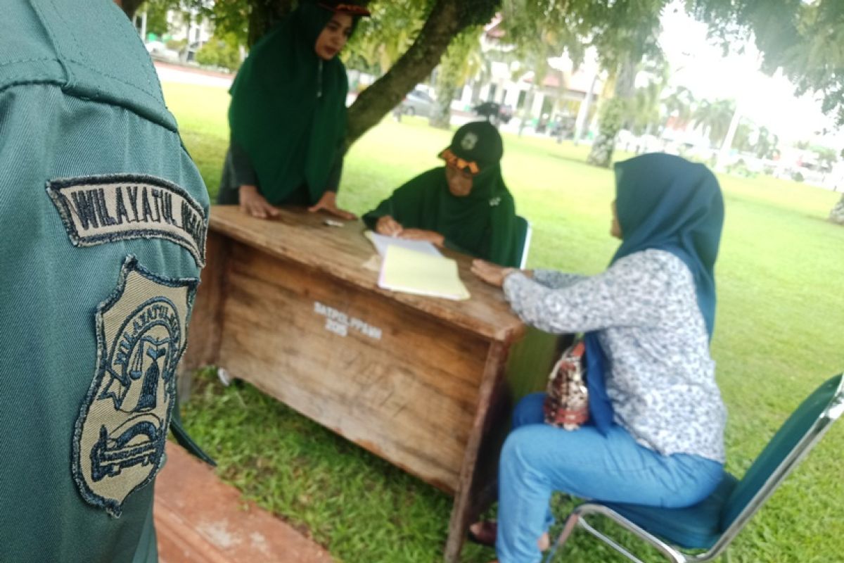 Berbusana tidak islami, sejumlah warga di Aceh Barat terjaring razia