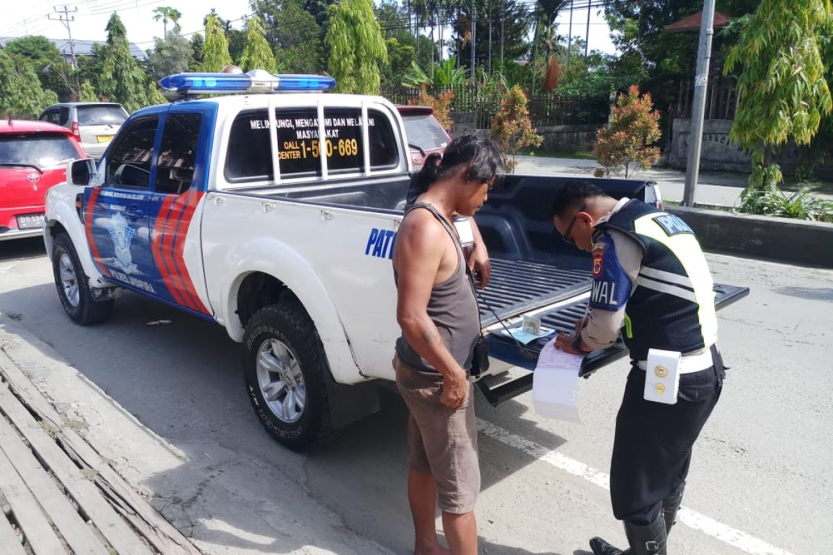 Polisi Jayapura tertibkan berlalu lintas melalui operasi zebra