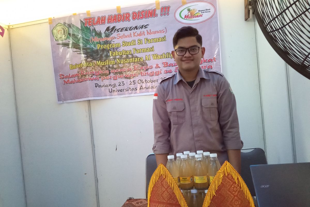 Mahasiswa dari Medan pamerkan minuman sehat dari limbah kulit nanas