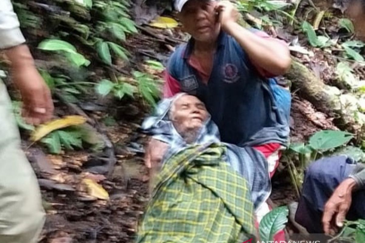 Kakek yang hilang di hutan Silayu Malalak Agam ditemukan dalam kondisi lemas