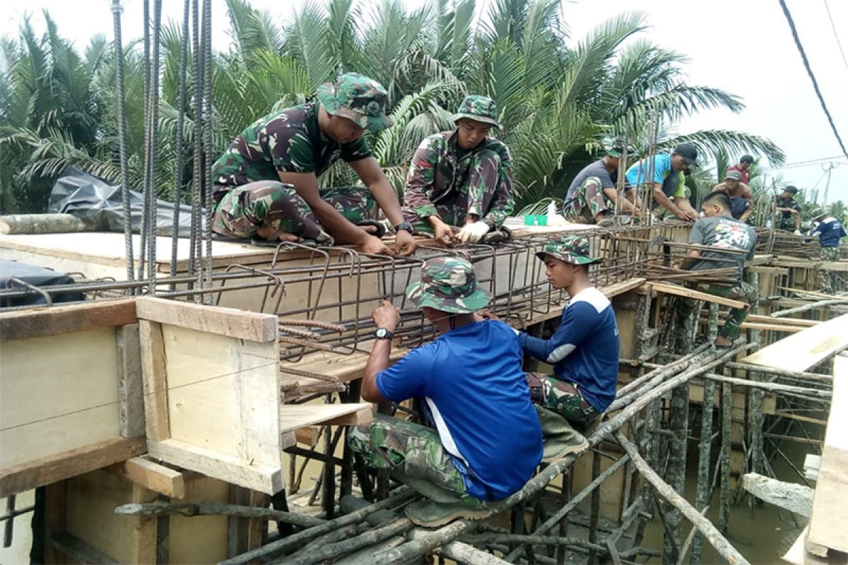 Satgas TMMD 106 Kodim 0314/Inhil Reteh Maksimalkan Pembuatan Jembatan Beton