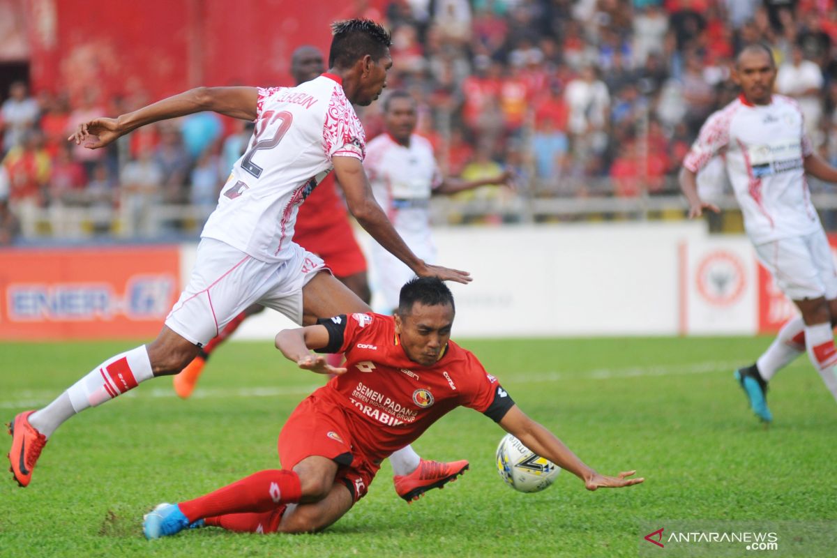Tim tuan rumah Semen Padang dikalahkan Persipura 1-2