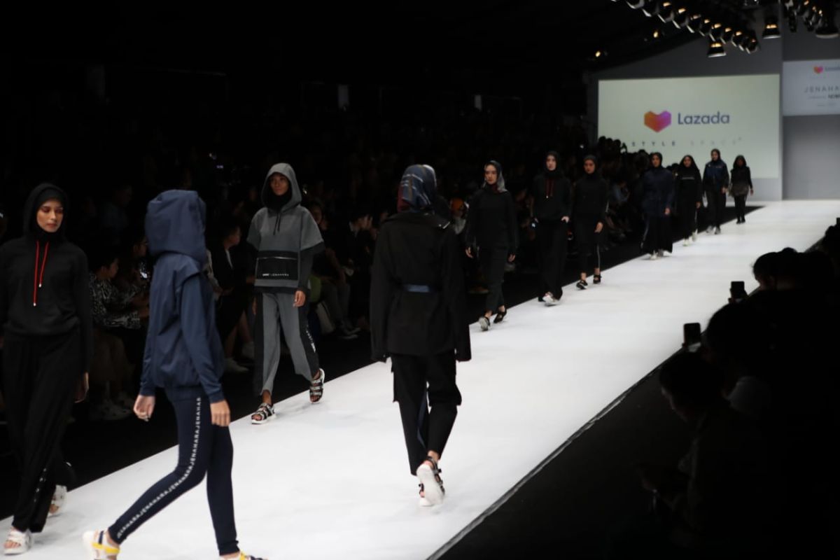 Jenahara hadirkan koleksi bernuansa sporty di Jakarta Fashion Week 2020