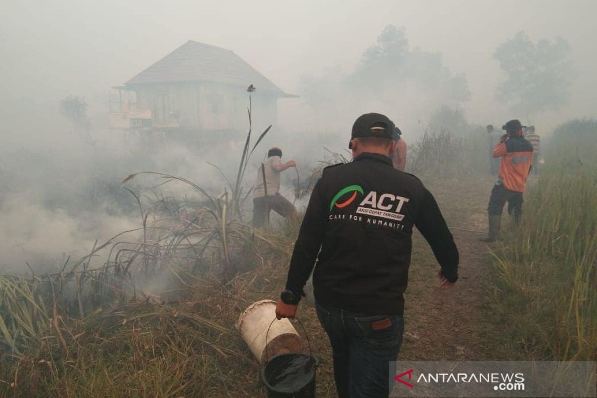 South Sumatra government extends wildfire emergency alert status