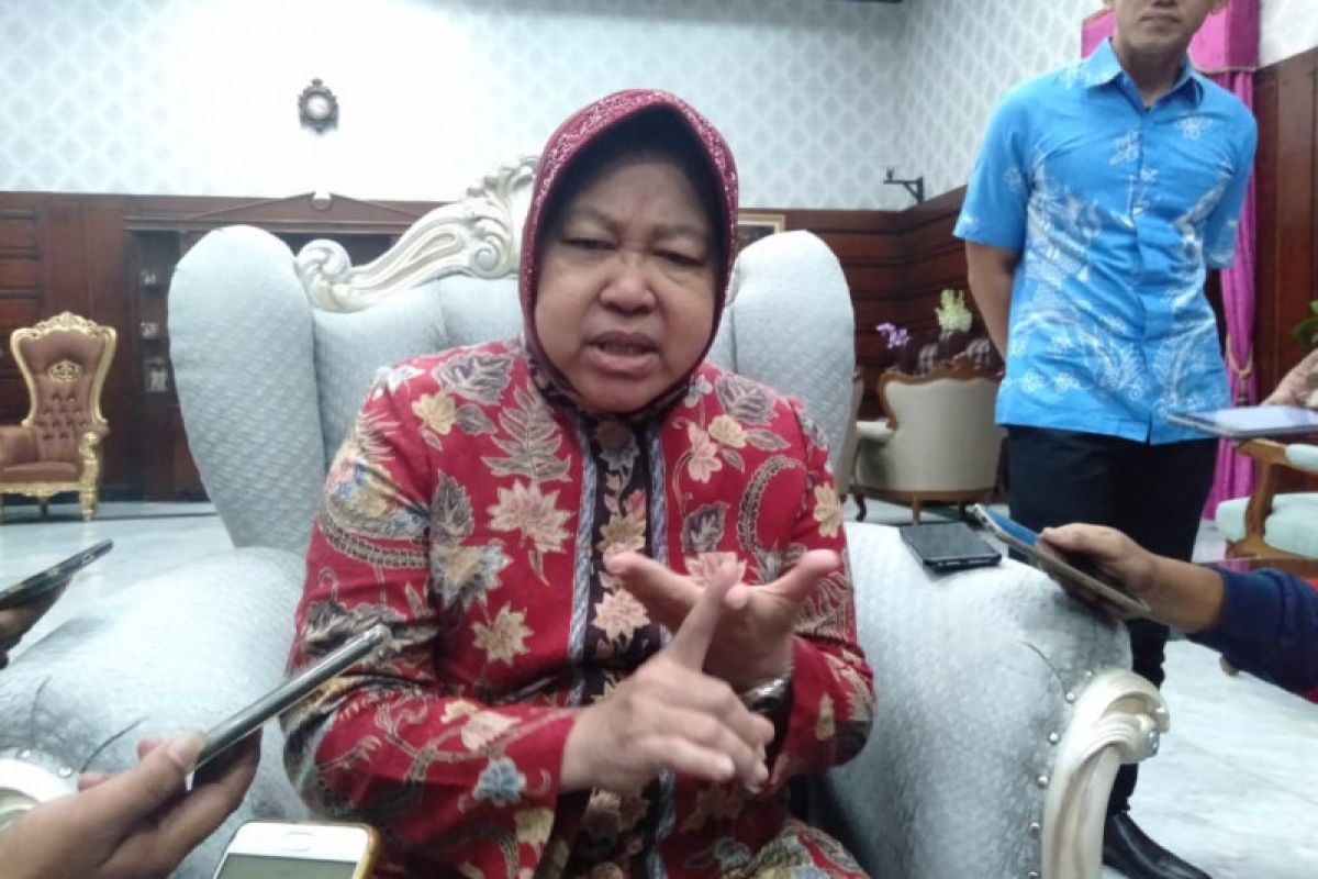 Risma imbau warga Surabaya waspadai dampak pergantian musim