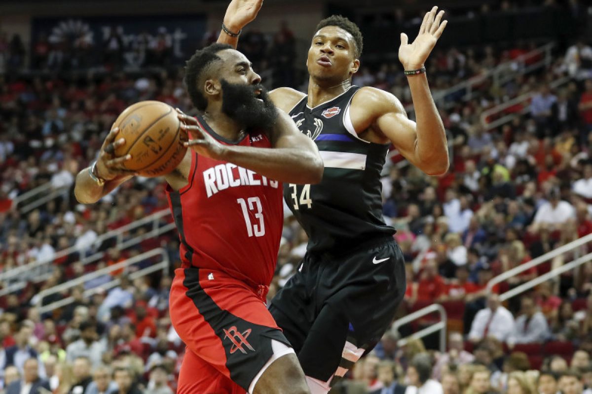 Antetokounmpo mengukir "triple-double" saat Bucks tundukkan Rockets