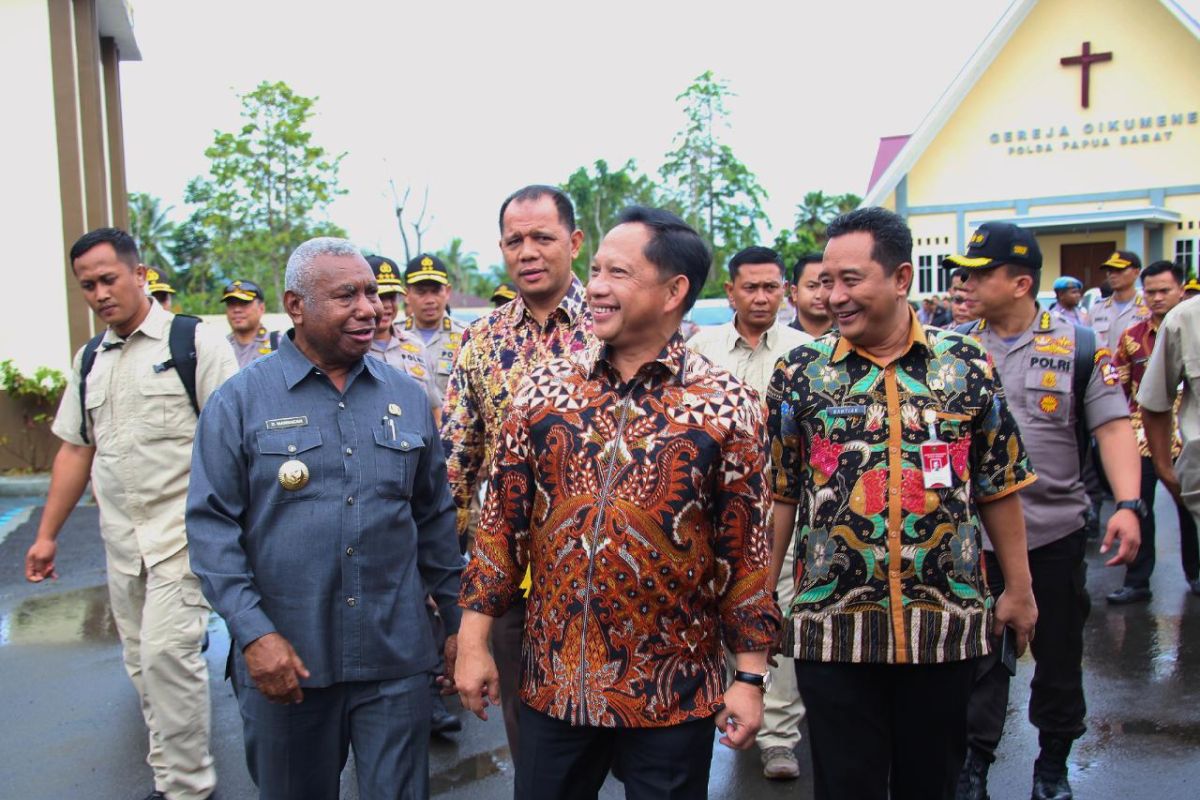 Baru dua hari jabat Mendagri, Tito Karnavian tancap gas ke Papua