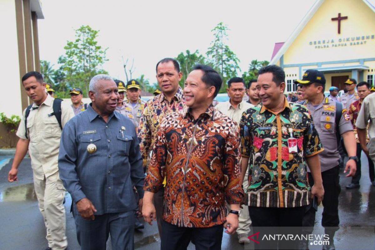 Baru dilantik, Mendagri Tito Karnavian langsung 'tancap gas' ke Papua