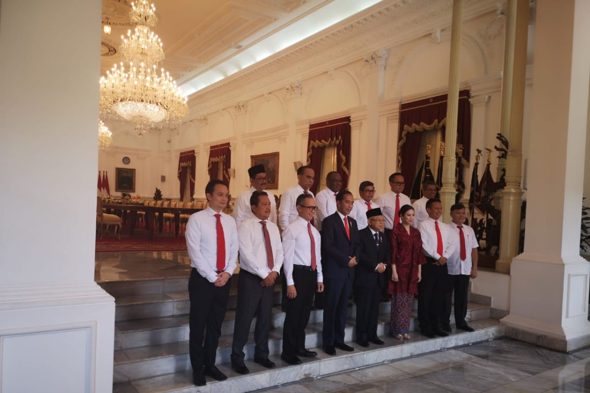 President Jokowi installs 12 deputy ministers