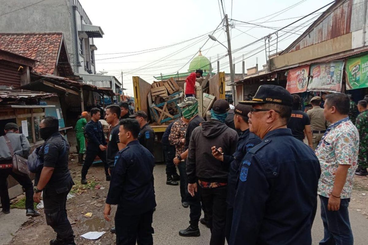 Pemkot Jambi kembalikan fungsi jalan yang termakan pasar Simpang Pulai