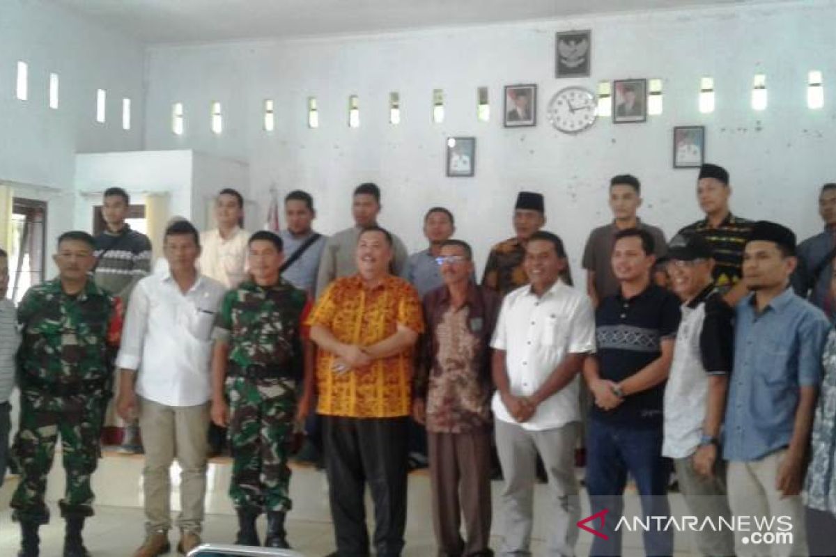 Siap kalah dan menang, 19 calon kepala desa di Angkola Barat teken 