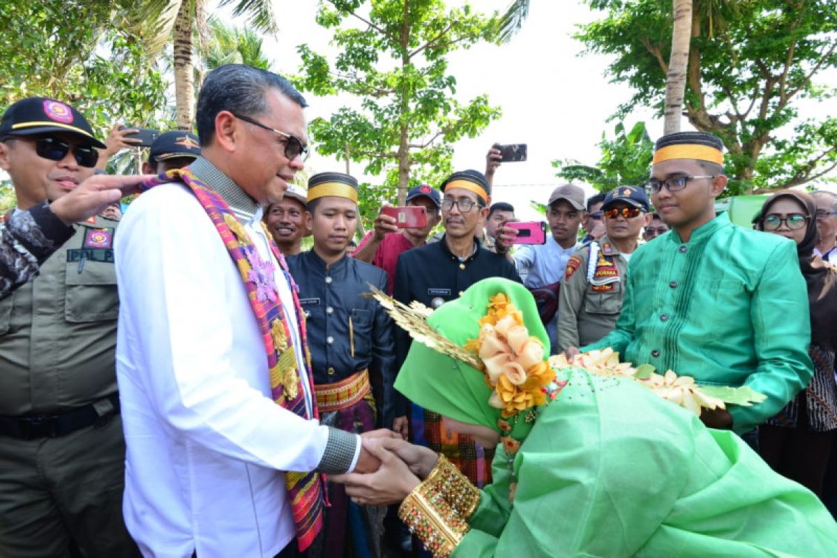 Gubernur Sulsel panen raya bersama ribuan masyarakat Pinrang