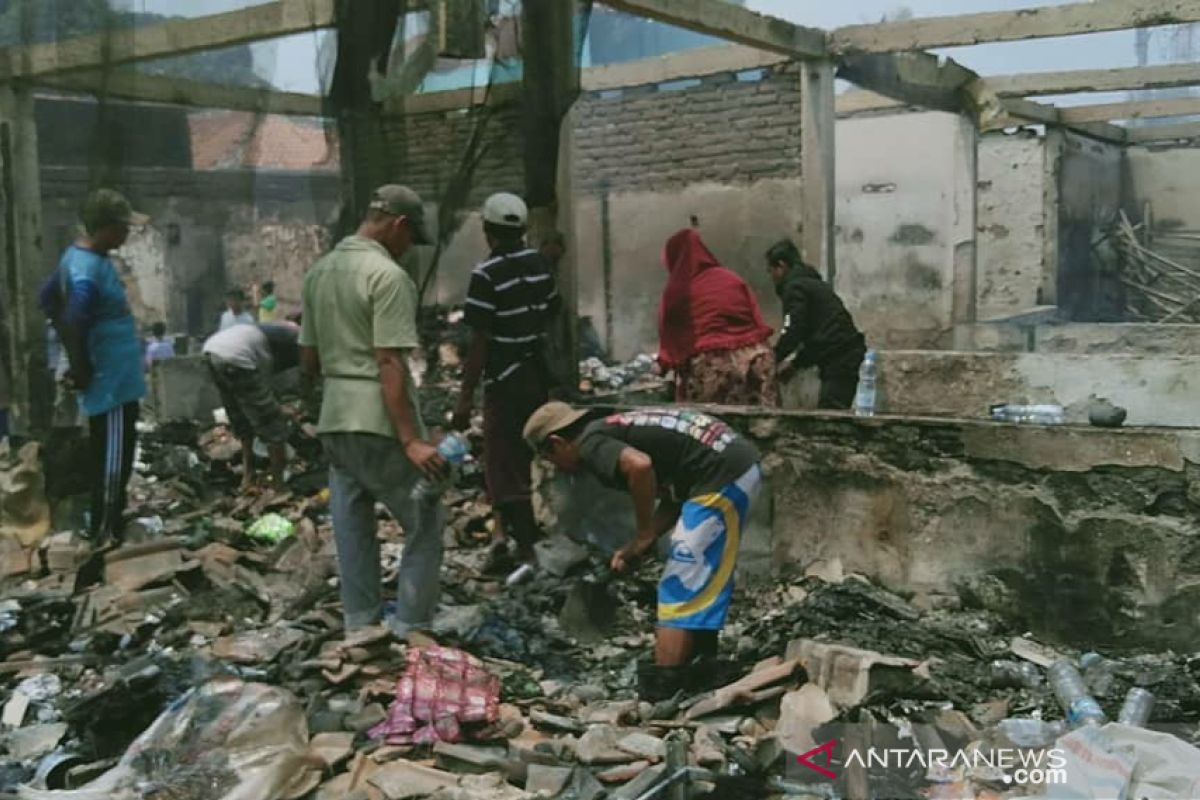 Kebakaran Pasar Jatisari, Pemkab Karawang akan relokasi pedagang