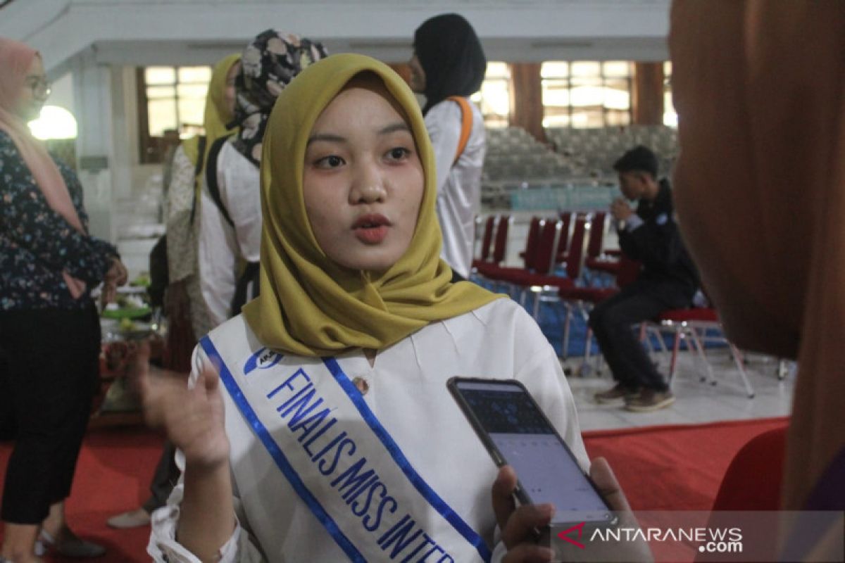 Mahasiswi psikologi UHO menjadi finalis Miss Internet 2019