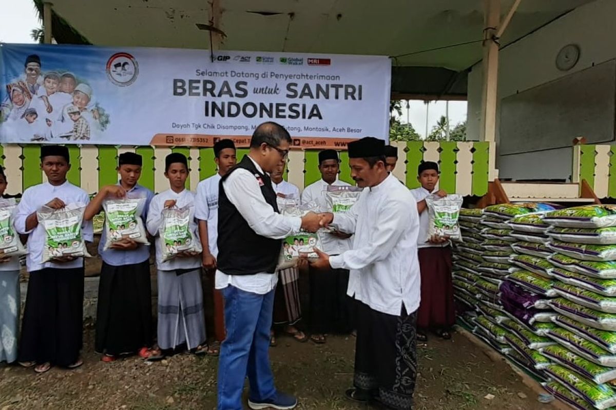 ACT Aceh salurkan dua ton beras ke  pesantren