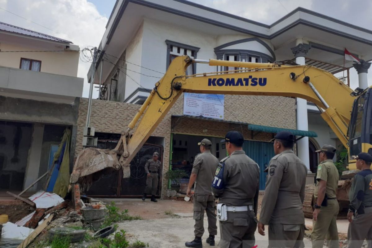 Sebanyak 37 bangunan digusur di Batam