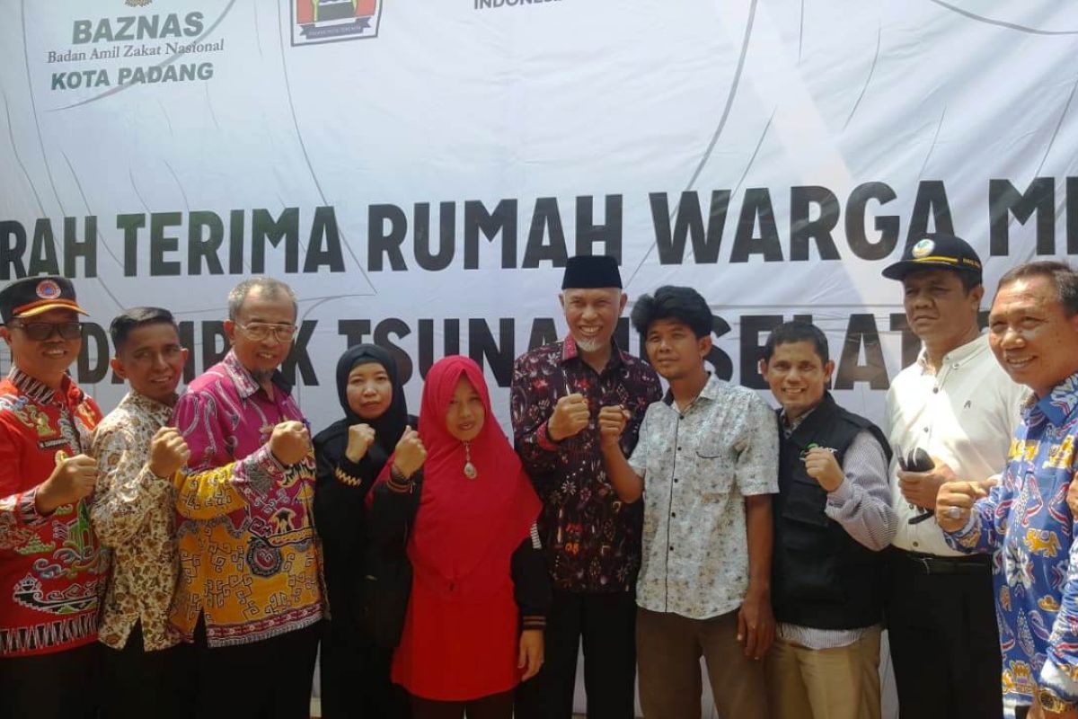 Mahyeldi resmikan bantuan rumah warga Minang korban tsunamiLampung