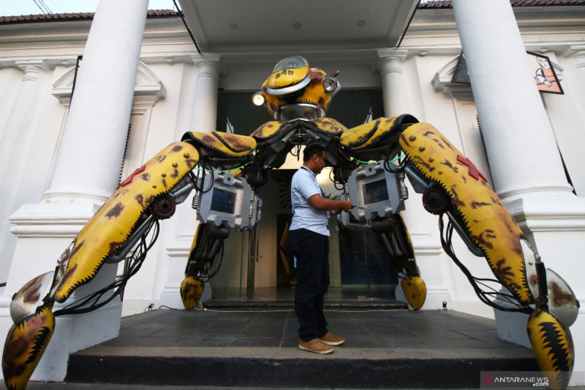 Hari ini, pameran seni rupa hingga pemutaran "Pengabdi Setan"