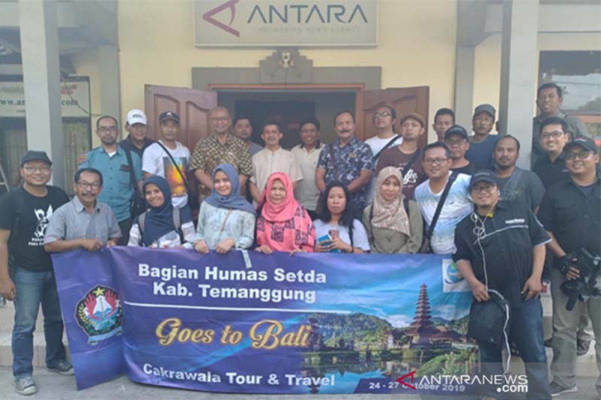 Belasan wartawan-humas Pemkab Temanggung kunjungi ANTARA Bali