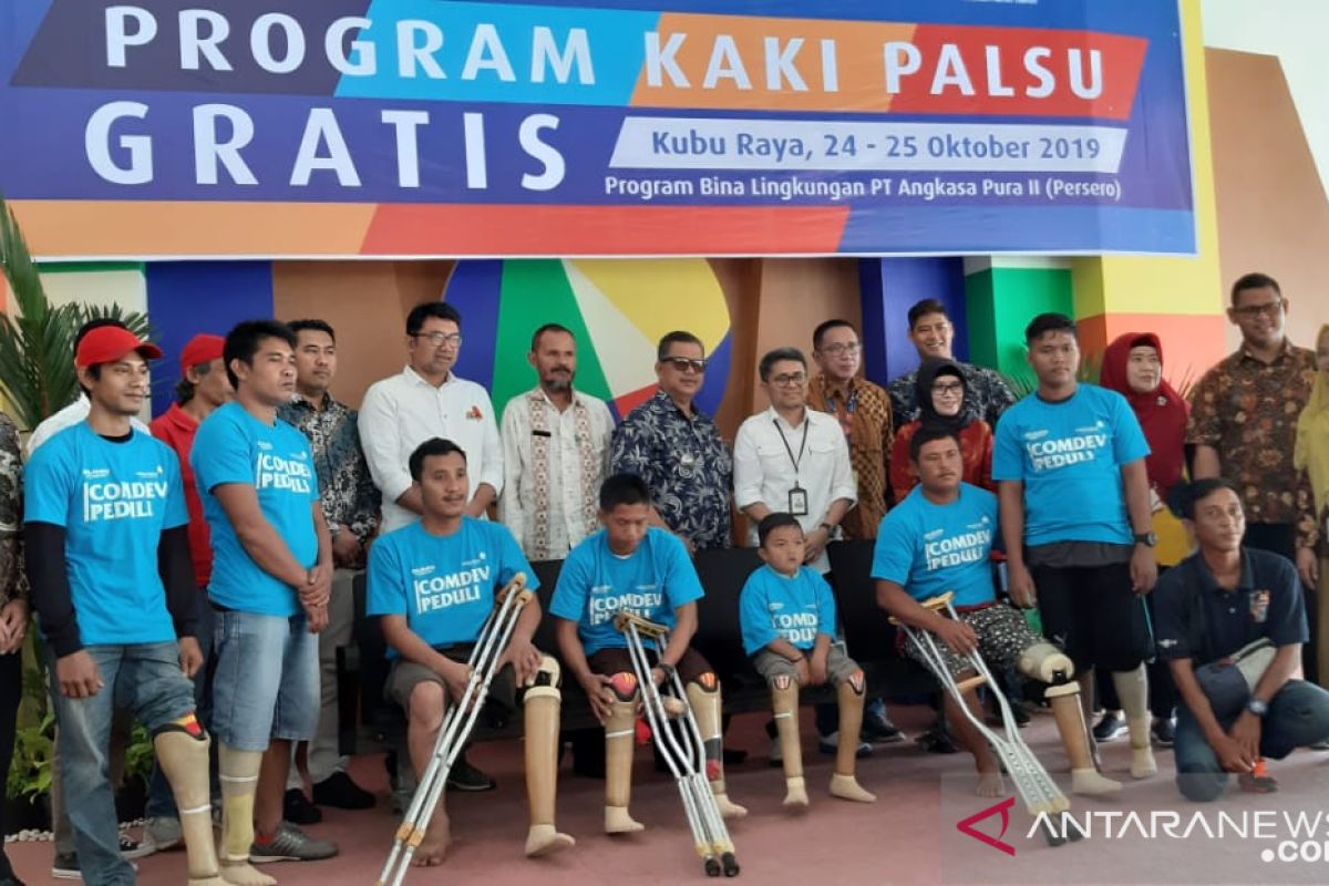 Angkasa Pura II bagikan kaki palsu gratis untuk warga Kalbar