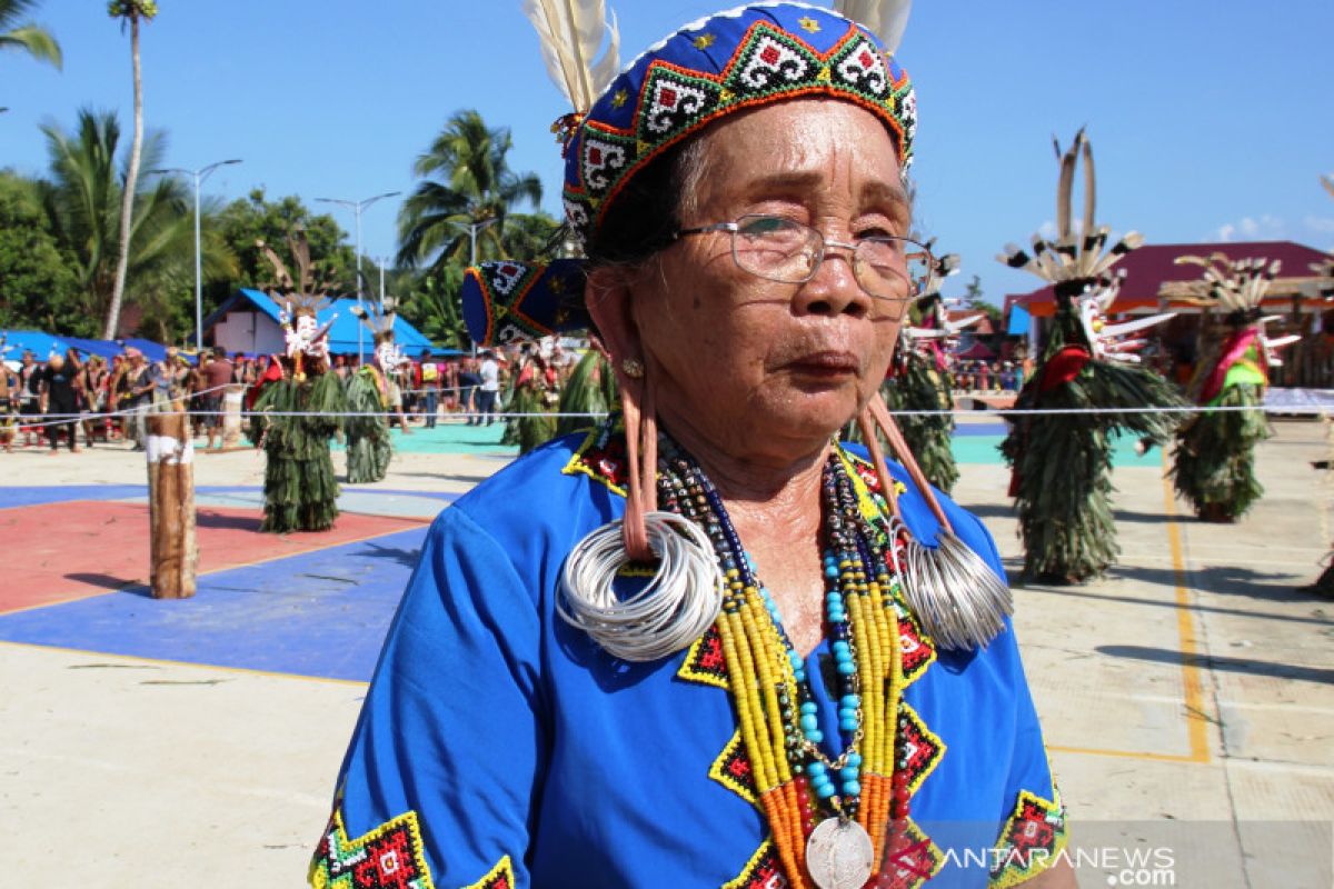 Mahulu patenkan tari Hudoq Cross Border