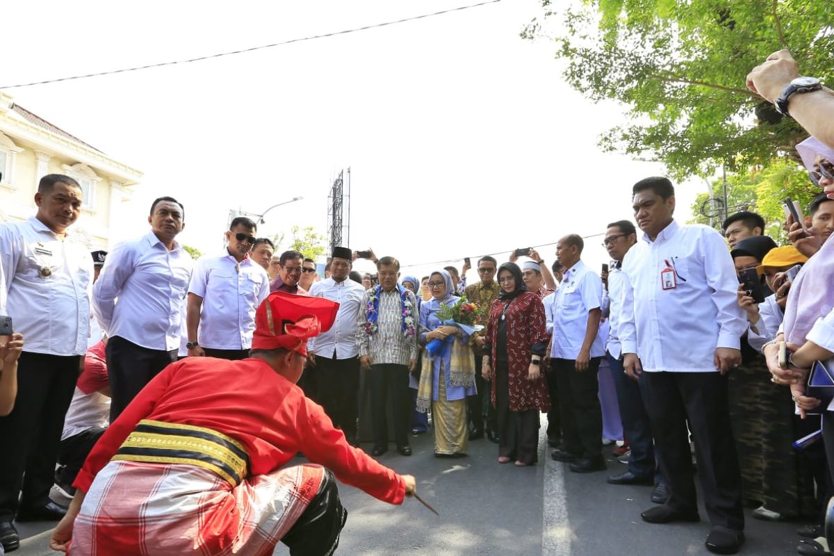 JK disambut tarian Angngaru  di Makassar