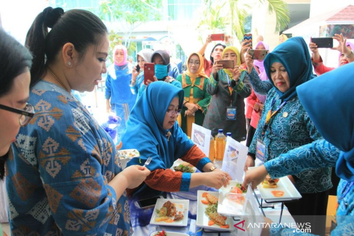 Dinas Perikanan-Tim Penggerak PKK Sultra menggelar lomba masak serba ikan