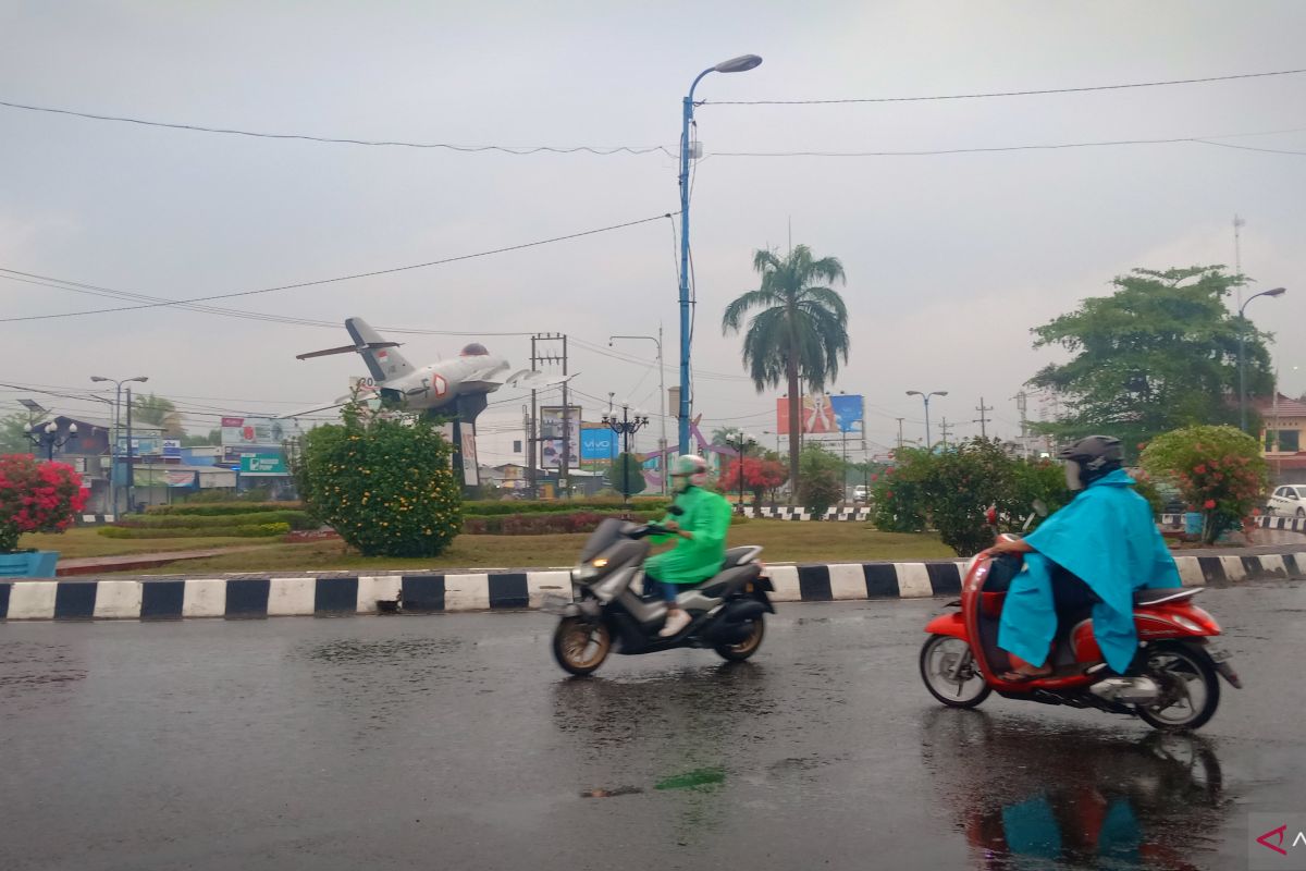 BMKG ingatkan petir dan angin kencang pada masa transisi