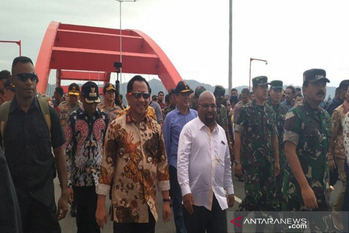 Mendagri kunjungi dan cek kesiapan peresmian Jembatan Yotefa di Papua