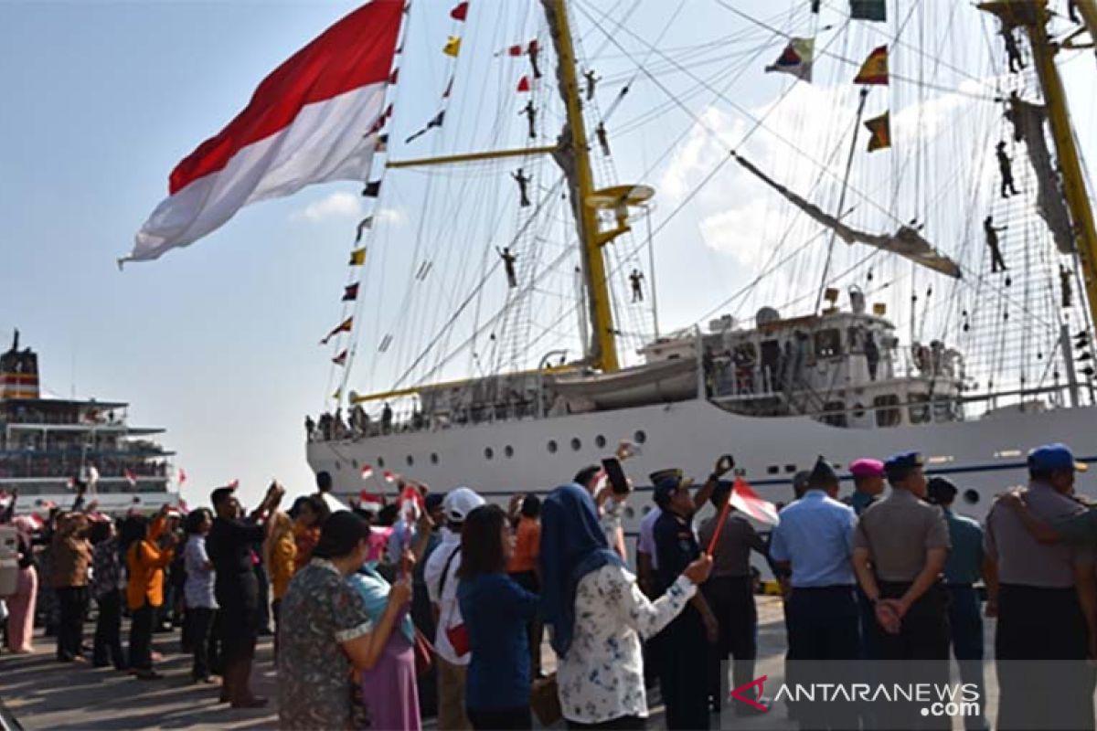 Ribuan masyarakat Bali kunjungi KRI Bima Suci