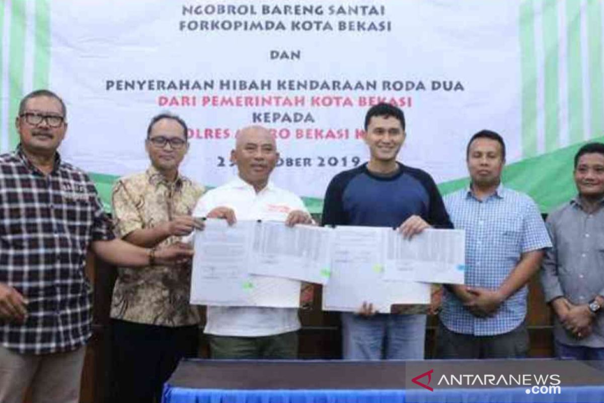 Pemkot Bekasi serahkan hibah 154 motor dinas ke Polres